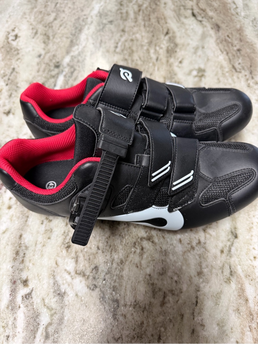 Men's peloton 43 Black Cycling Shoes with Red Lining